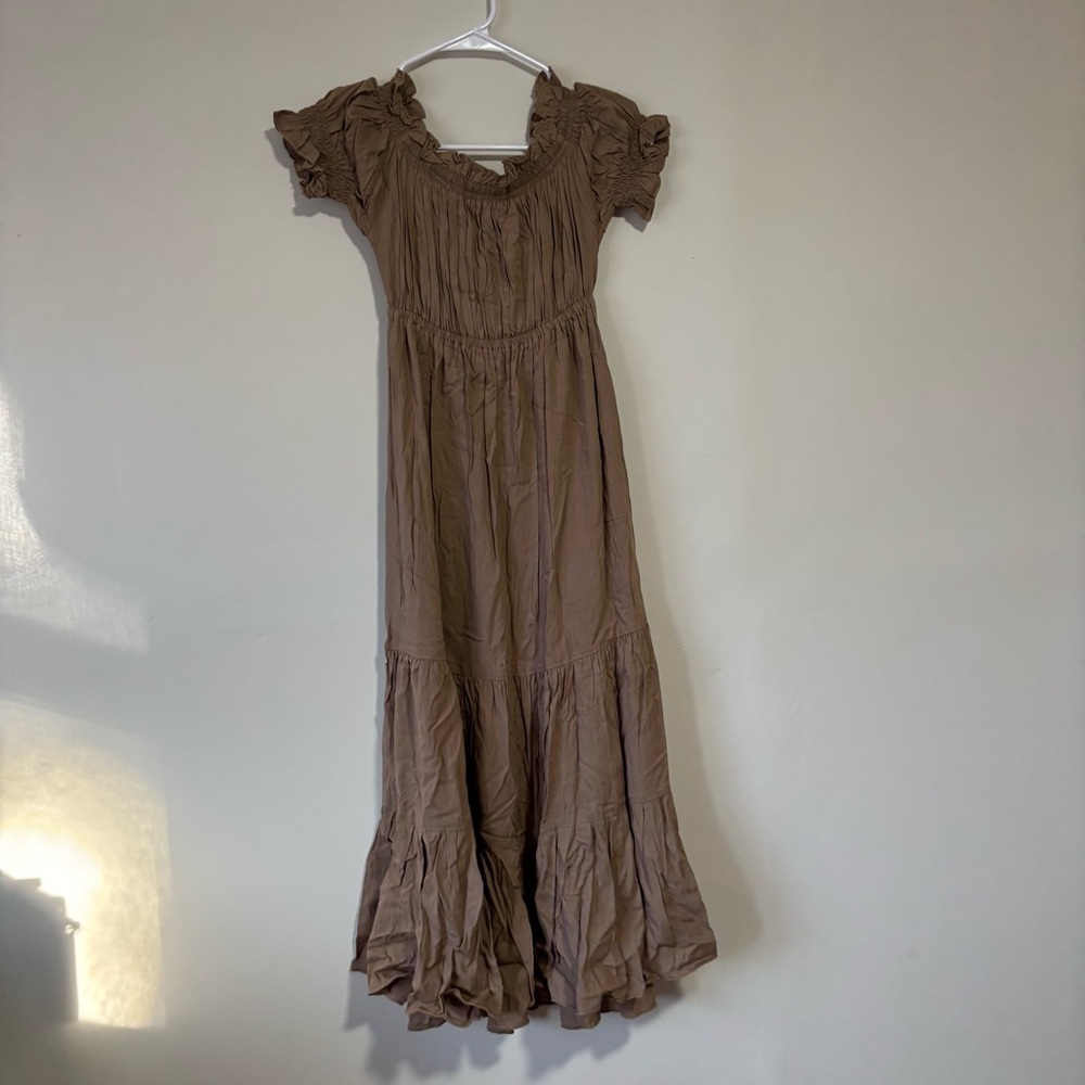 Khush Astra NWT Women's tiered dress brown small smocked sleeves - Picture 6 of 7